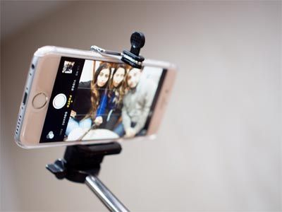 Selfie-Sticks-4-1.jpeg