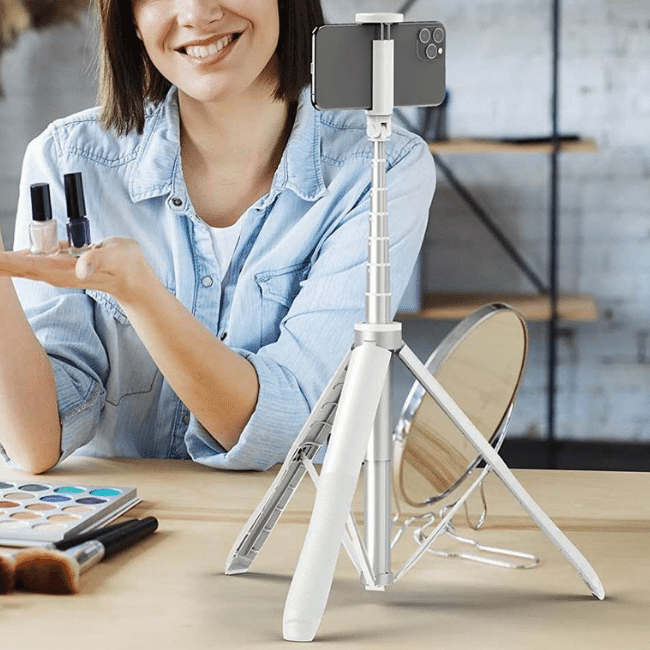 Selfie-Sticks-7.png